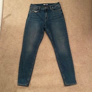 Old Navy Rockstar. Super Skinny High Rise. BUILT IN WARM Jean. Size 12.